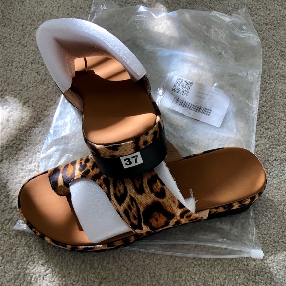 Vegan Leopard flip flop sandals.  NWOT - Picture 5 of 5